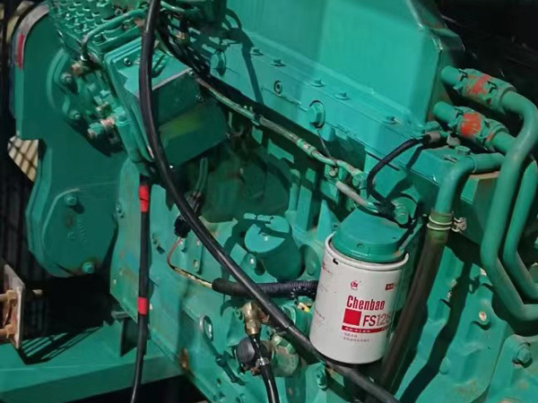 湘西如何确定新的发电机组控制系统是否与原系统兼容？