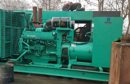 湘西发电机组如何判断水冷式机油散热器内部是否需要清洗？